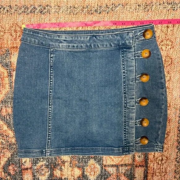 Free People Little Daisies Denim Mini Skirt size 2 - Picture 9 of 11